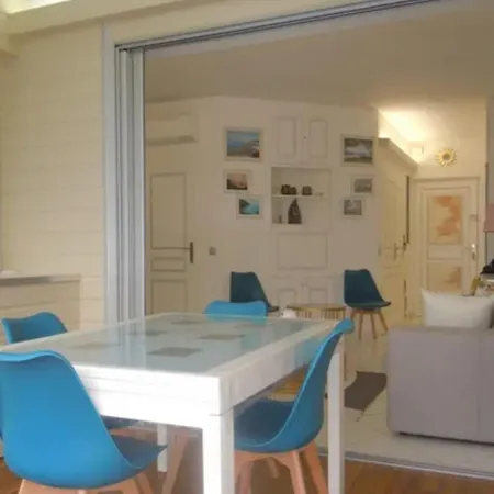 Les Pieds Dans L'eau *